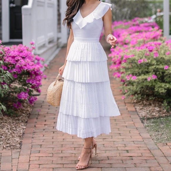 Banana Republic Dresses & Skirts - ✨ Banana Republic Laser Cut Pleated Midi Dress ✨